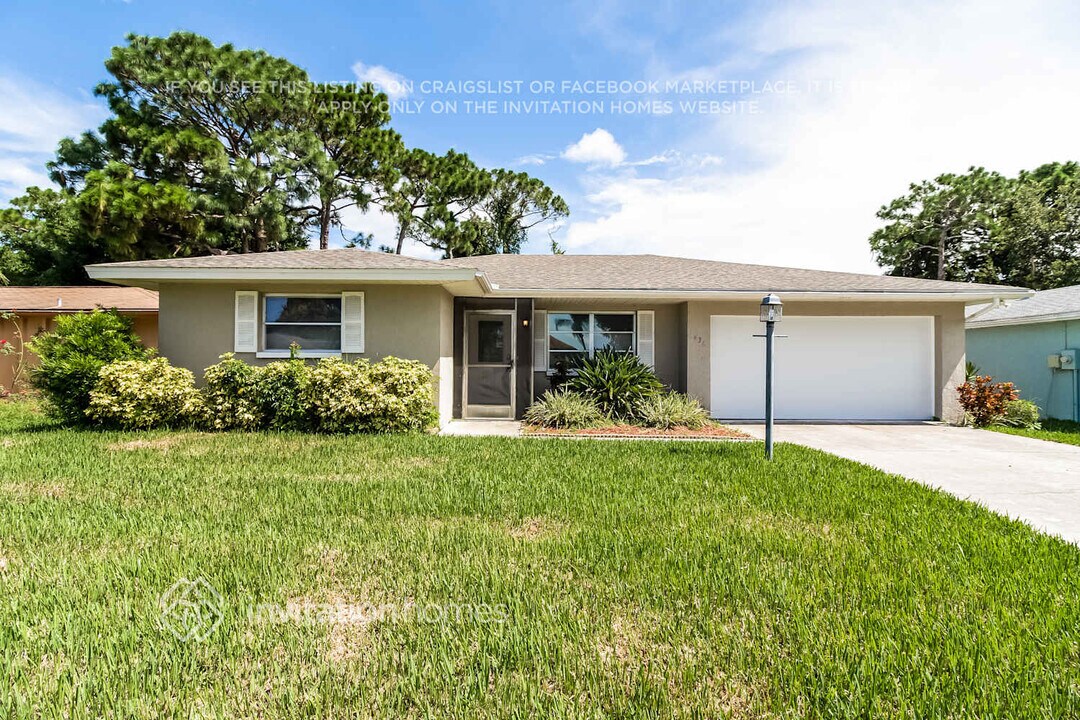 1436 Strada D Oro in Venice, FL - Foto de edificio
