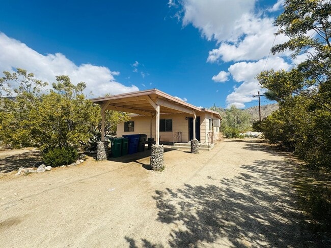 10722 Juniper Ave in Morongo Valley, CA - Building Photo - Building Photo