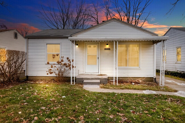 22000 Cunningham Ave in Warren, MI - Building Photo - Building Photo