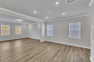 325 Glacier Lk Dr in Raleigh, NC - Building Photo - Building Photo