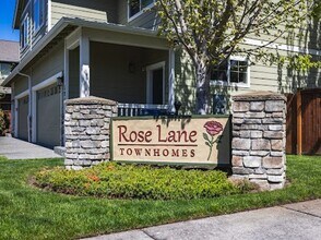 408-410 Lily Ln in Burlington, WA - Foto de edificio - Building Photo