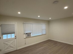 421 E Acacia Ave in Glendale, CA - Building Photo - Building Photo