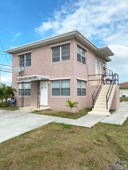 3740 Avenue S in Riviera Beach, FL - Building Photo