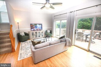 11585 Nellings Pl in Woodbridge, VA - Building Photo - Building Photo