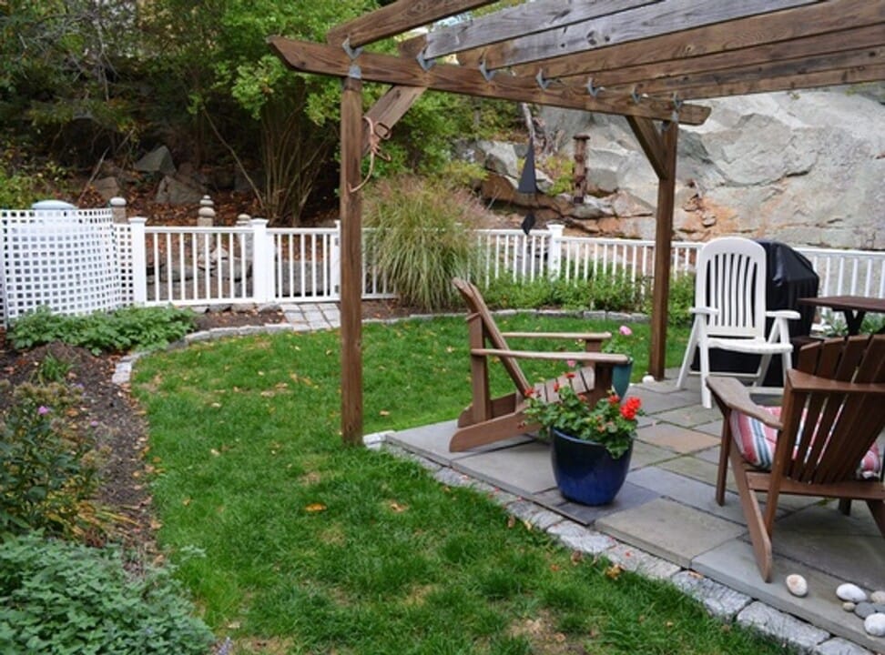 1 B Pigeon Hill Ct in Rockport, MA - Building Photo