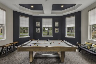 Lantern Woods Apartments in Fishers, IN - Foto de edificio - Building Photo