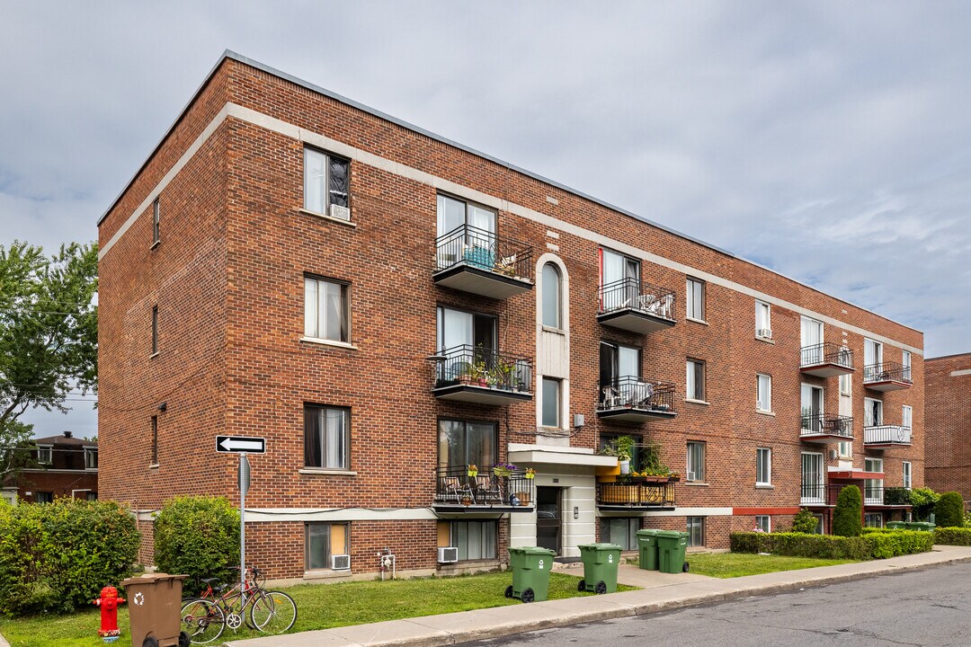 1595 Édouard-Laurin Boul in St. Laurent, QC - Building Photo