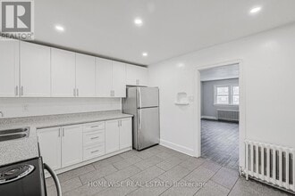 366 Mary St N in Oshawa, ON - Building Photo - Building Photo