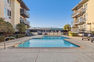 The Dunes in Alameda, CA - Building Photo - Building Photo