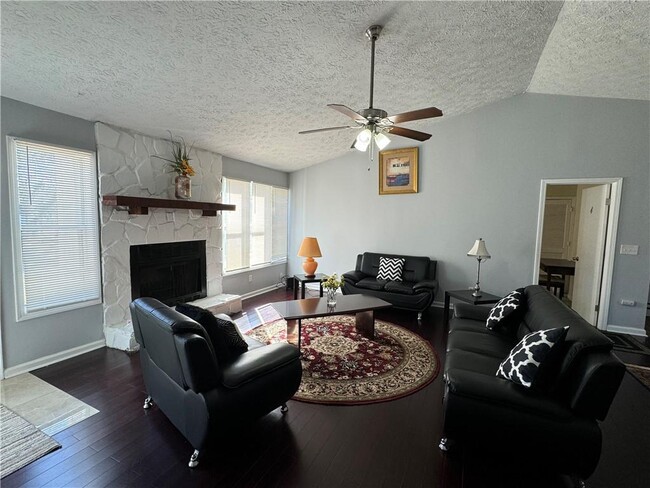 17 Hartley Woods Dr in Kennesaw, GA - Foto de edificio - Building Photo