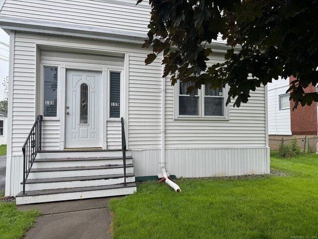 133 Milton St in West Hartford, CT - Building Photo - Building Photo