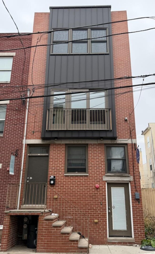 property at 1911 N Gratz St