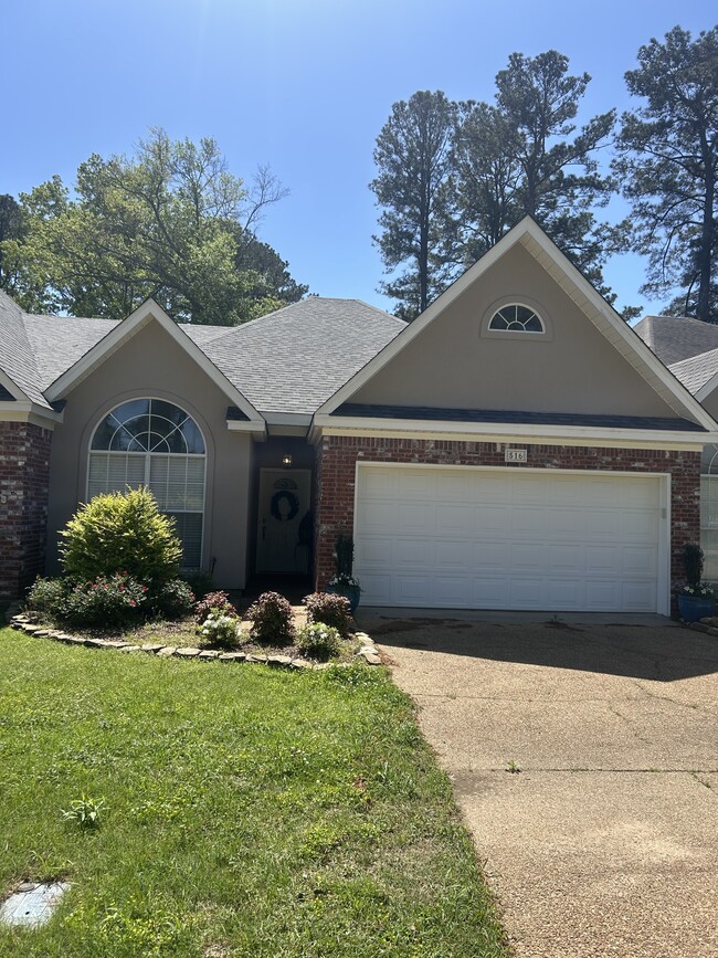 property at 516 Bay Pointe Dr