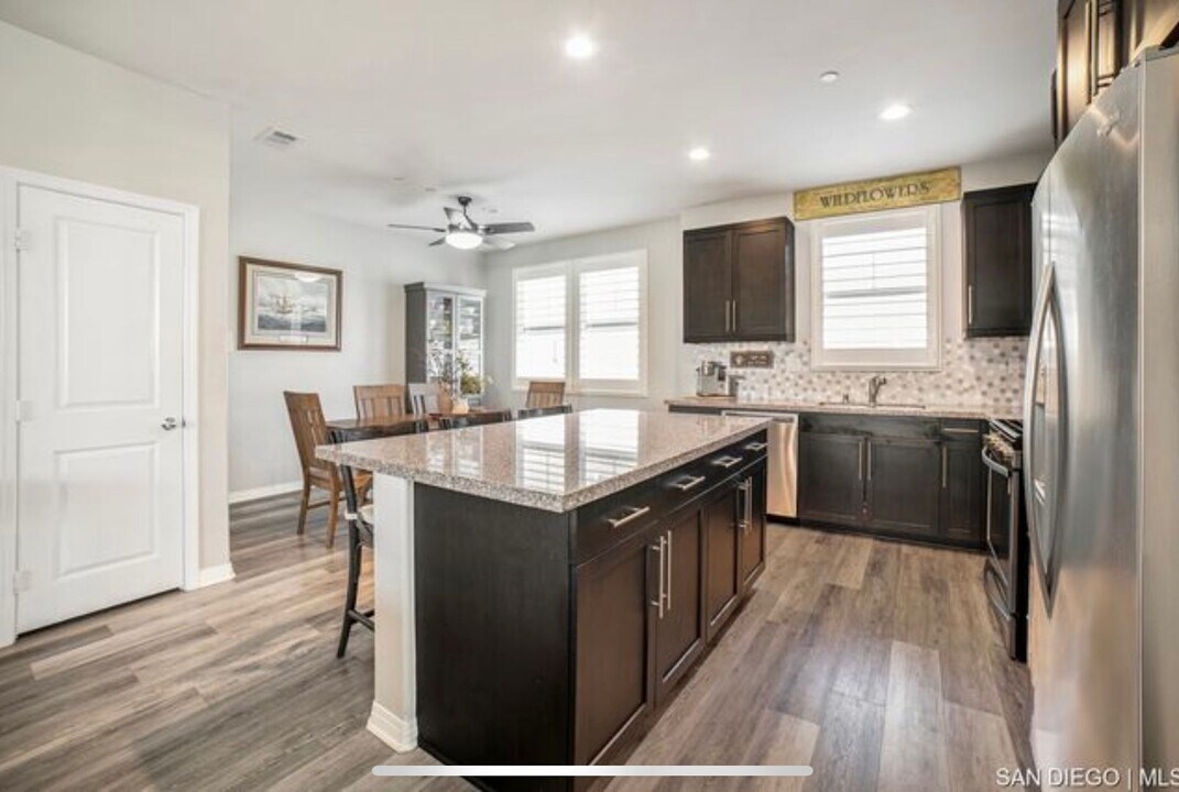 516 Shorebird Way in Imperial Beach, CA - Building Photo
