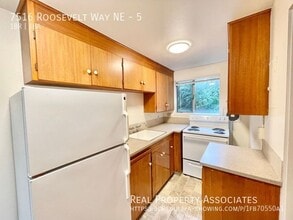 7516 Roosevelt Way NE in Seattle, WA - Building Photo - Building Photo