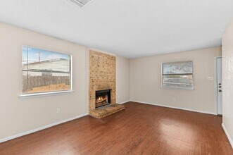8412 Garcreek Cir, Unit D in Austin, TX - Building Photo - Building Photo