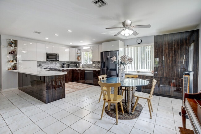 8930 SW 149th Ter in Palmetto Bay, FL - Building Photo - Building Photo