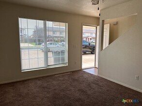 2709 Vernice Loop, Unit B in Killeen, TX - Foto de edificio - Building Photo