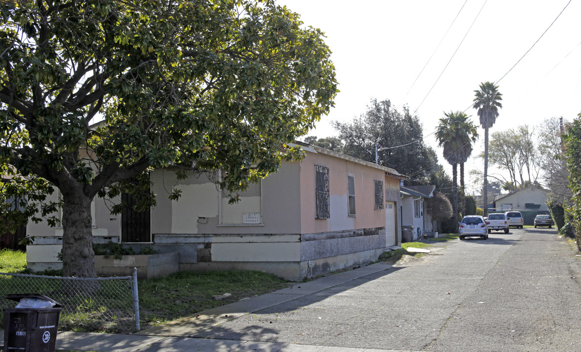 275 Laurel Ave in Hayward, CA - Building Photo