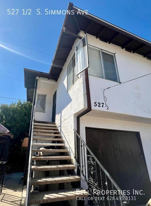 527 Simmons Ave in Los Angeles, CA - Building Photo