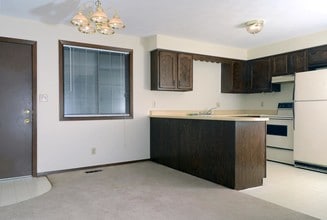 Kingston Apartments in Peoria, IL - Building Photo - Building Photo