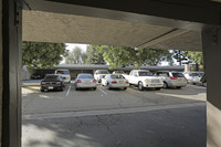 Artesia Court in Bellflower, CA - Foto de edificio - Building Photo