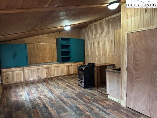10882 NC-105 in Banner Elk, NC - Building Photo - Building Photo