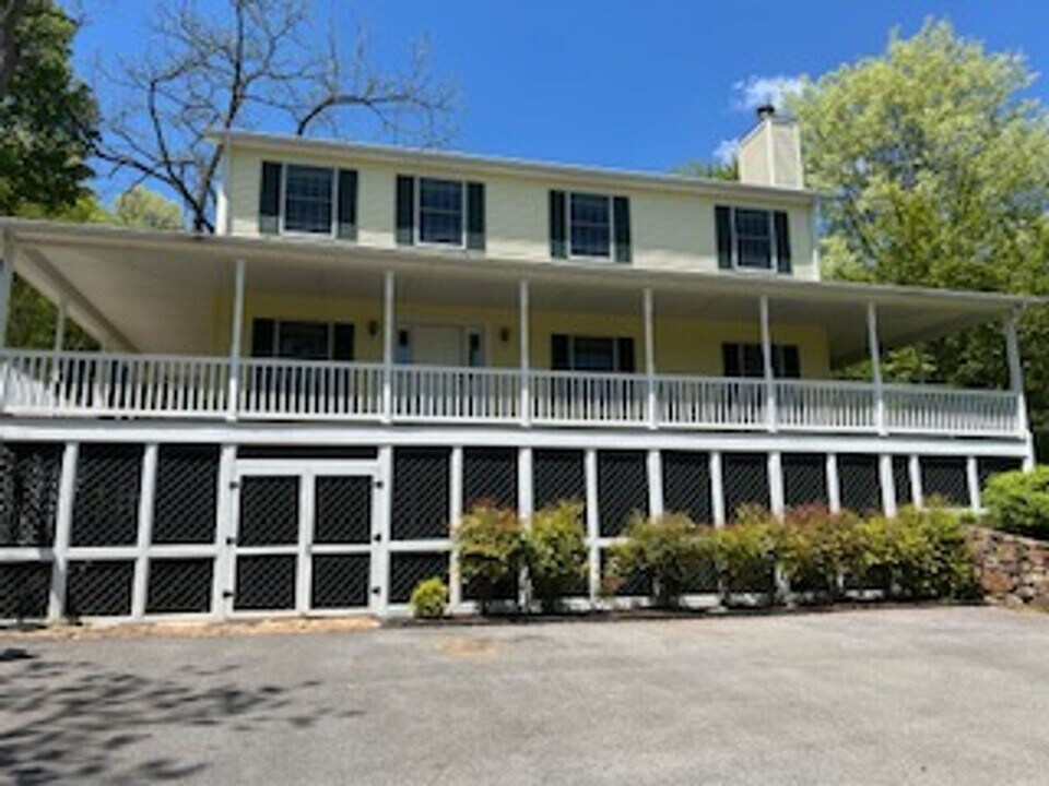 71 Hotel Ln in Paint Bank, VA - Building Photo
