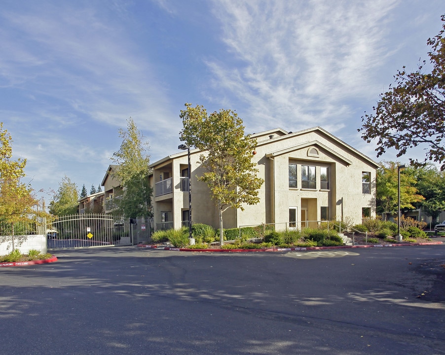 Winding Commons Seniors Residence in Carmichael, CA - Foto de edificio