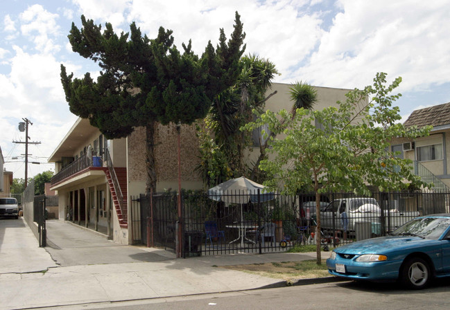 14158 Delano St in Van Nuys, CA - Foto de edificio - Building Photo