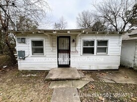 1104.5 W 24th St in North Little Rock, AR - Building Photo
