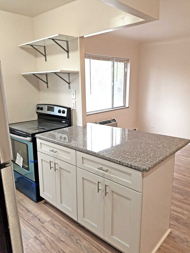 15610 Madison Ave Apartments and Nearby Lakewood Apartments For Rent Lakewood, OH