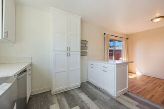 4202 Dakota Dr in San Diego, CA - Building Photo - Building Photo