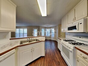 682 Simon Park Cir in Lawrenceville, GA - Building Photo - Building Photo