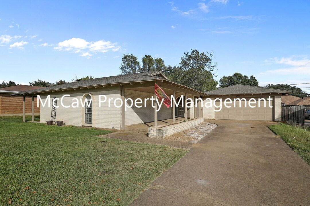 1736 Brown Trail in Hurst, TX - Building Photo