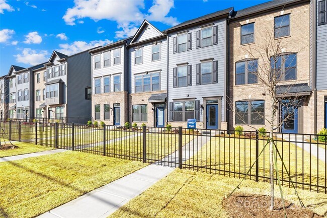 2833 Statesville Ave in Charlotte, NC - Building Photo - Building Photo