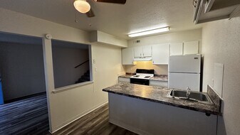 504 Jeanell Dr in Carson City, NV - Building Photo