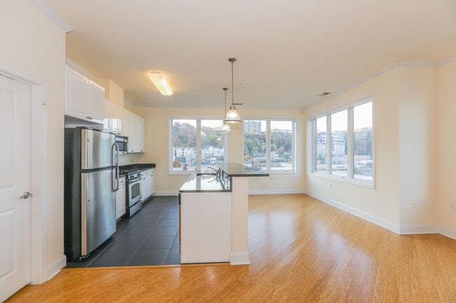 5 Main St in Edgewater, NJ - Building Photo - Building Photo