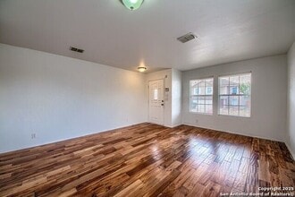 6102 Kingston in San Antonio, TX - Building Photo - Building Photo
