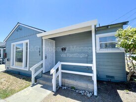 105 W Curtis St in Salinas, CA - Building Photo