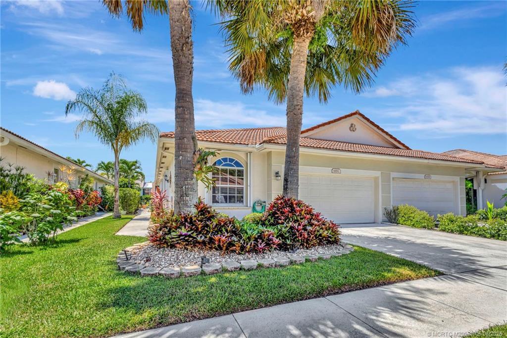 6892 SE Warwick Ln in Stuart, FL - Foto de edificio