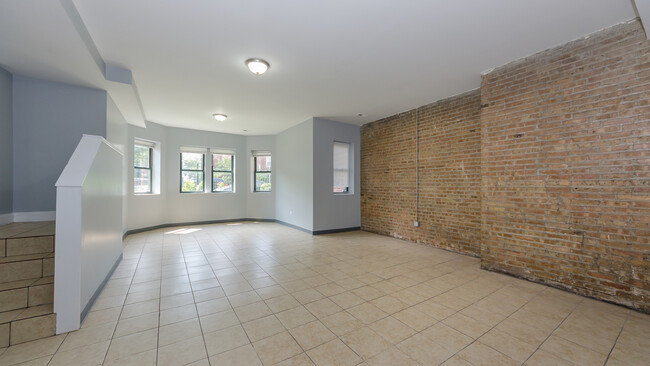 2217 E 69th St in Chicago, IL - Building Photo - Building Photo