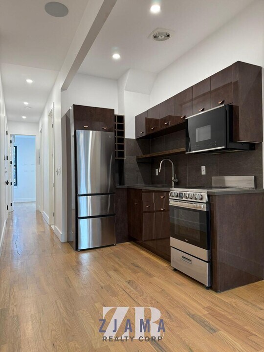 104 Graham Ave in Brooklyn, NY - Building Photo