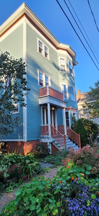 12 Lewis St, Unit #2 in Portland, ME - Foto de edificio