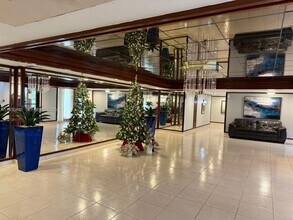 671 NE 195th St in Miami, FL - Building Photo - Building Photo