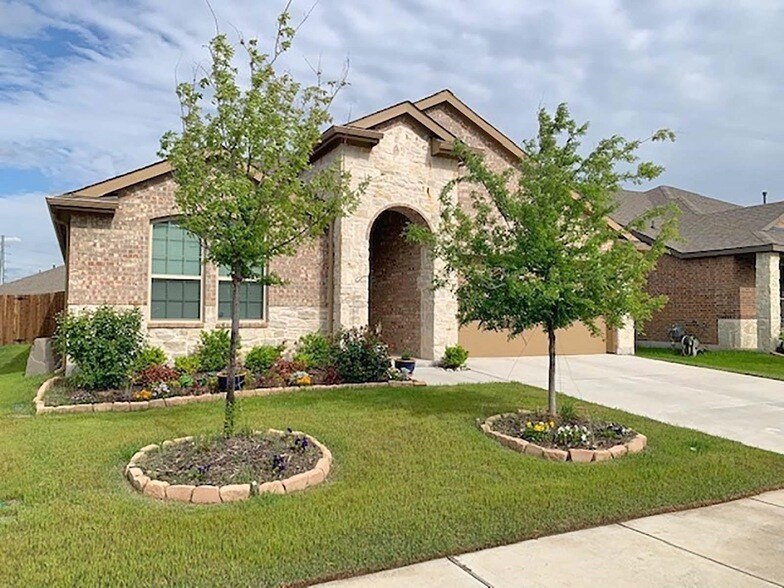 4016 Spur Trail Dr in Denton, TX - Building Photo