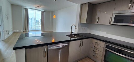 1250 S Miami Ave, Unit 1911 in Miami, FL - Building Photo - Building Photo