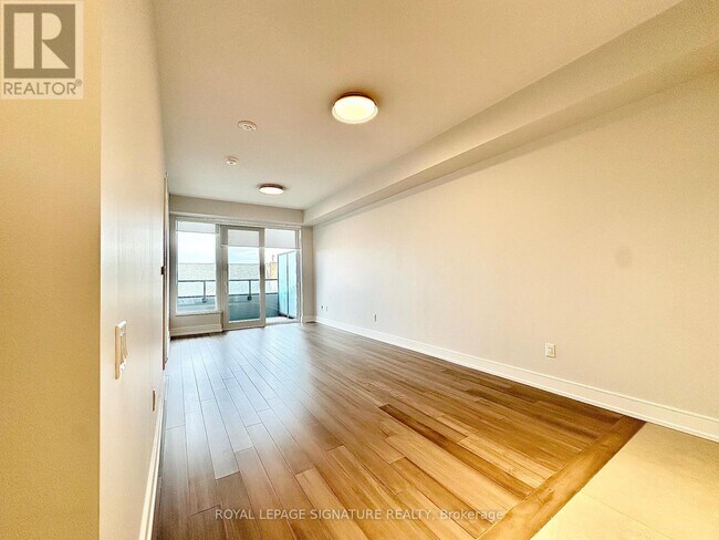 2525 Bathurst St in Toronto, ON - Building Photo - Building Photo