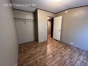 125 Coachlight Dr in Topeka, KS - Building Photo - Building Photo