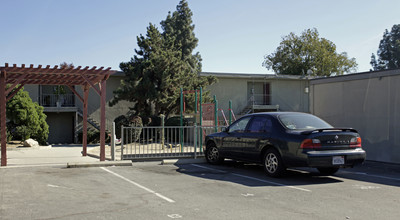 Pinebrook Apartments in Montclair, CA - Building Photo - Building Photo